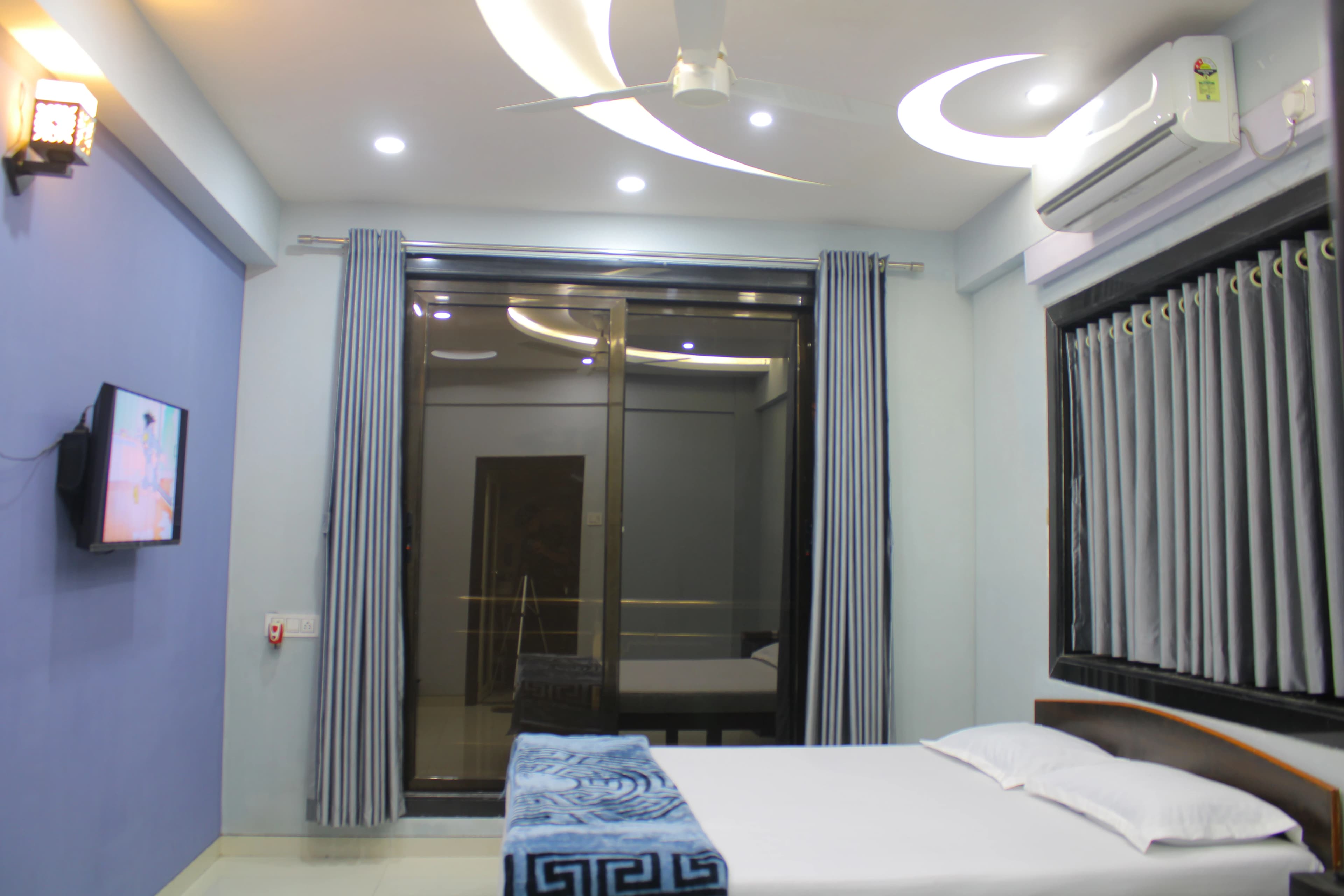 Luxury Mountain View Room – Alibag